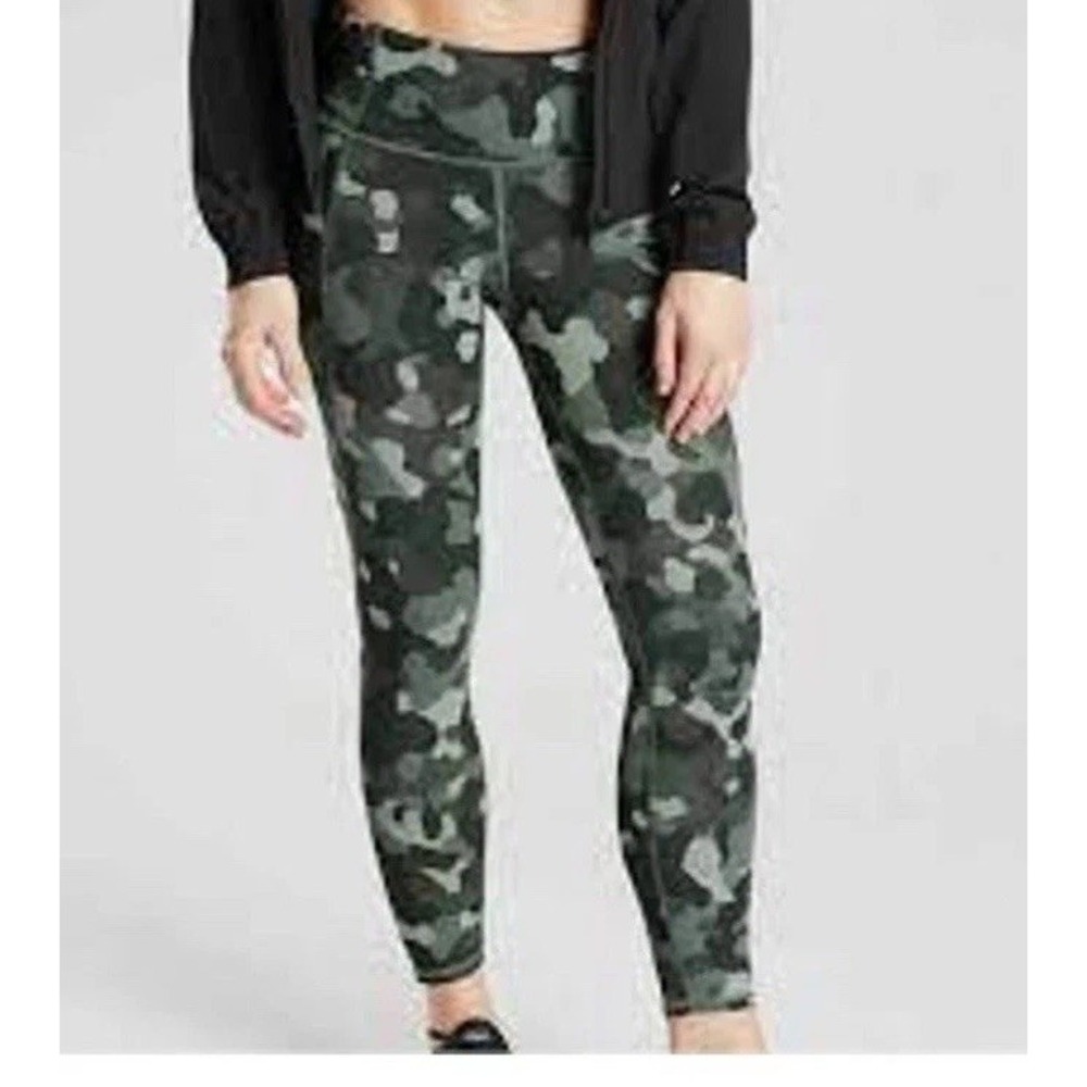 NEW TAGS Athleta Lightning Tight 7/8 Tight Yoga Fitness Pant Women's XS Camo $98